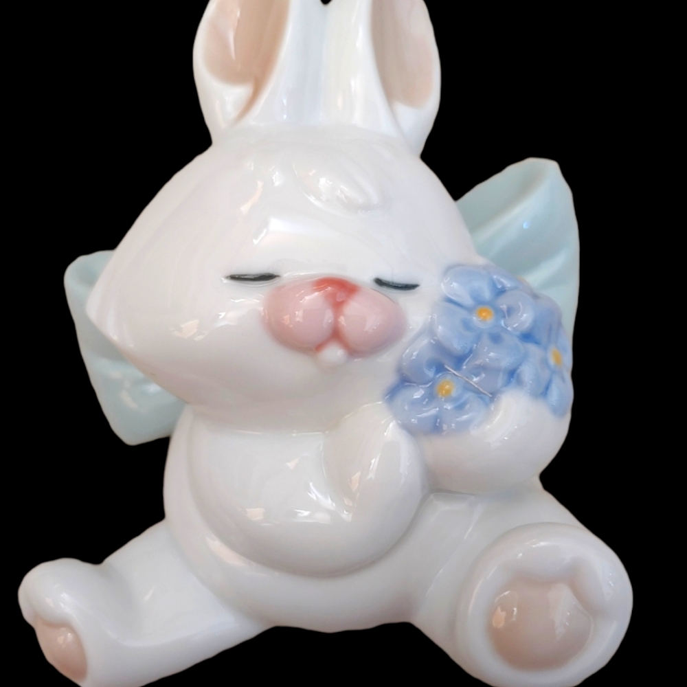 Lladro Nao sweet Smells porcelain figurine